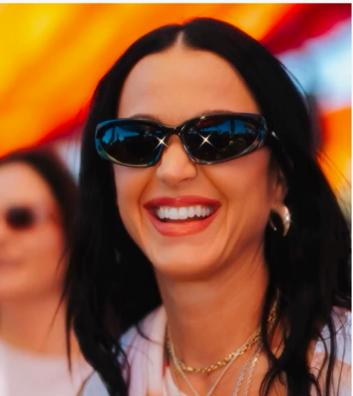 Katy Perry in Balenciaga Swift BB0157S